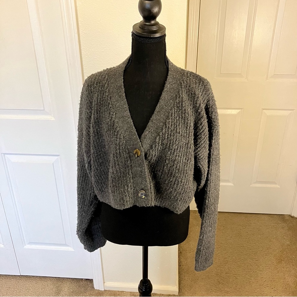 **SOLD** Cozy Dark Academia Grey Cropped Women's Sweater Size M